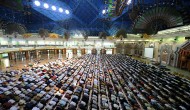Makmum Lupa Membaca Al-Fatihah di Belakang Imam, Apakah Mengulangi Raka’at?